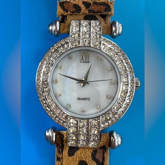 Adrienne Watch: 🆕 Leopard Print Leather Band - Picture 3 of 8